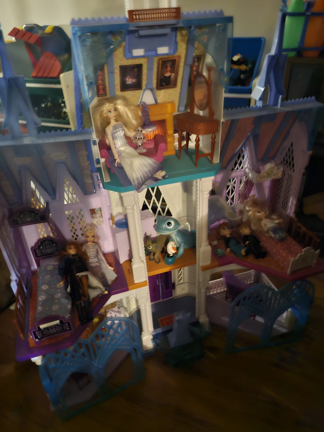 Disney Frozen Elsa's Ice Castle Playset with Dolls - photo 2