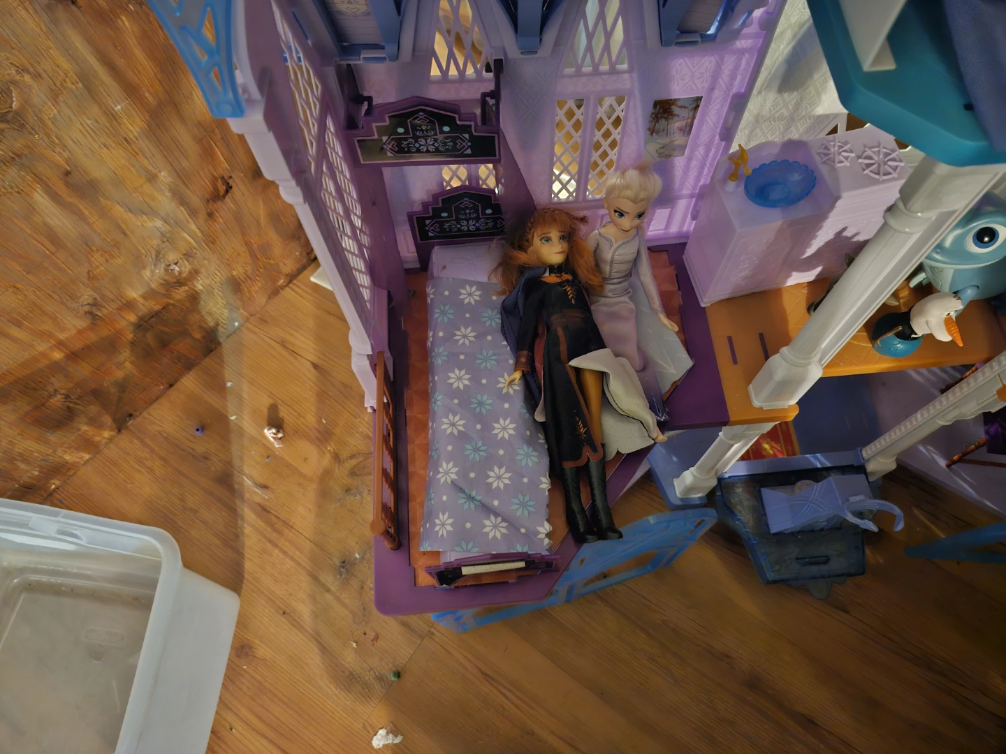 Disney Frozen Elsa's Ice Castle Playset with Dolls - photo 3