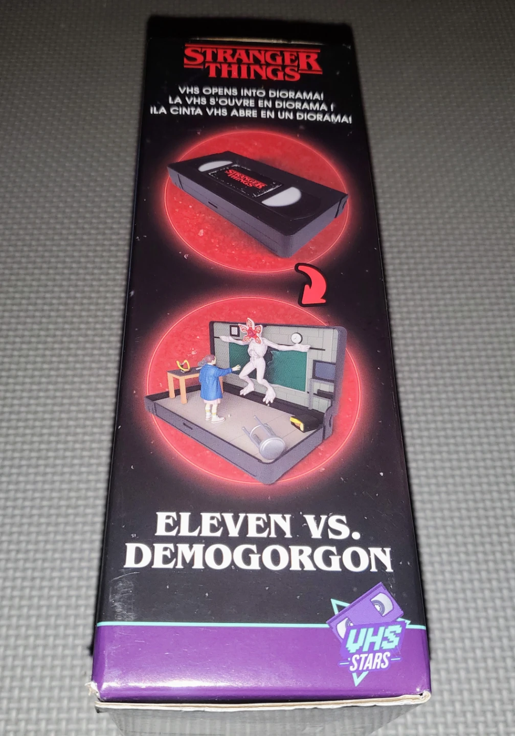 (Brand New) Stranger Things VHS Diorama: Eleven vs. Demogorgon - photo 3