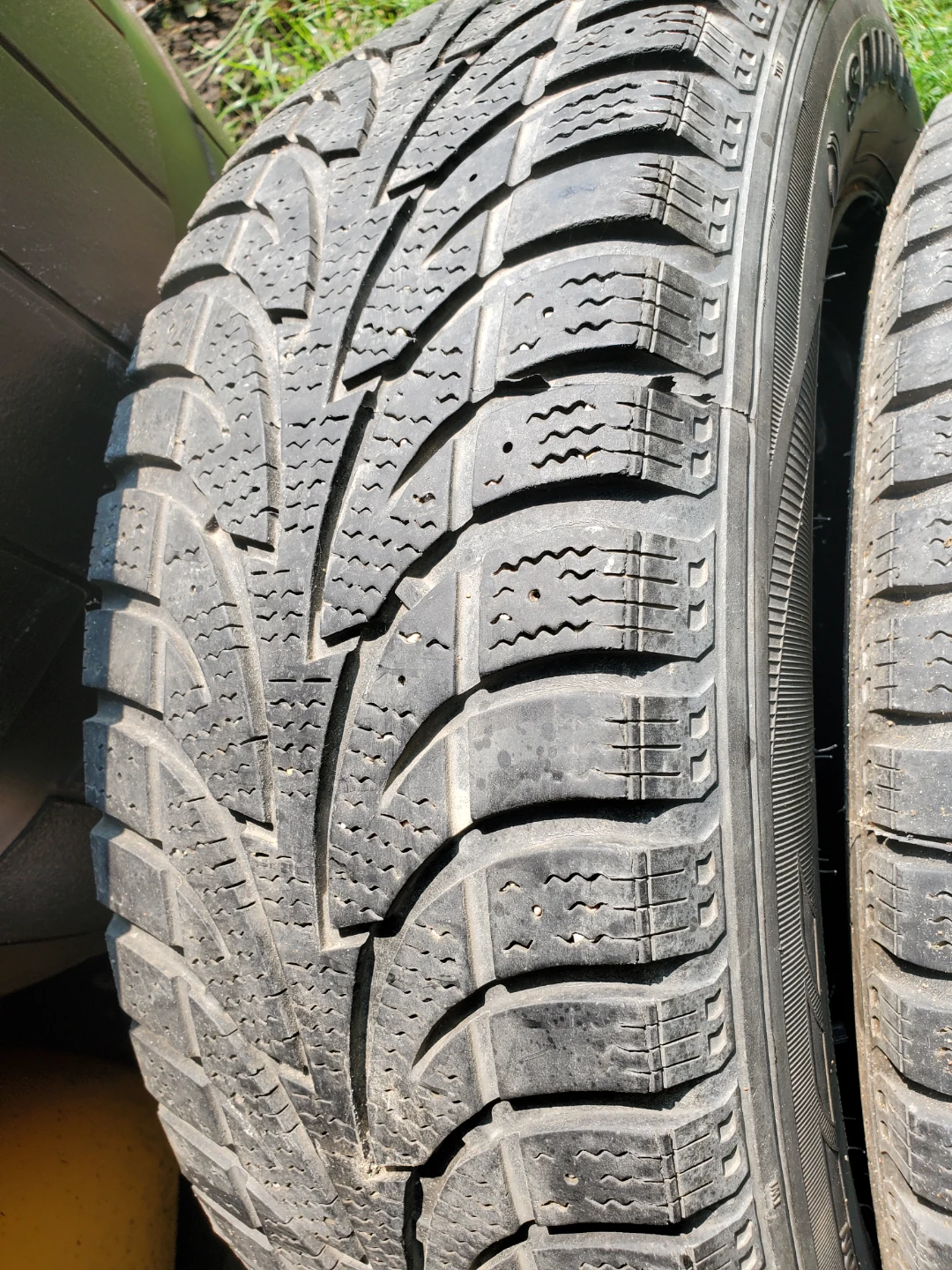 215/60/16, 5 x 114.3 Winter Tires on Rims - photo 2