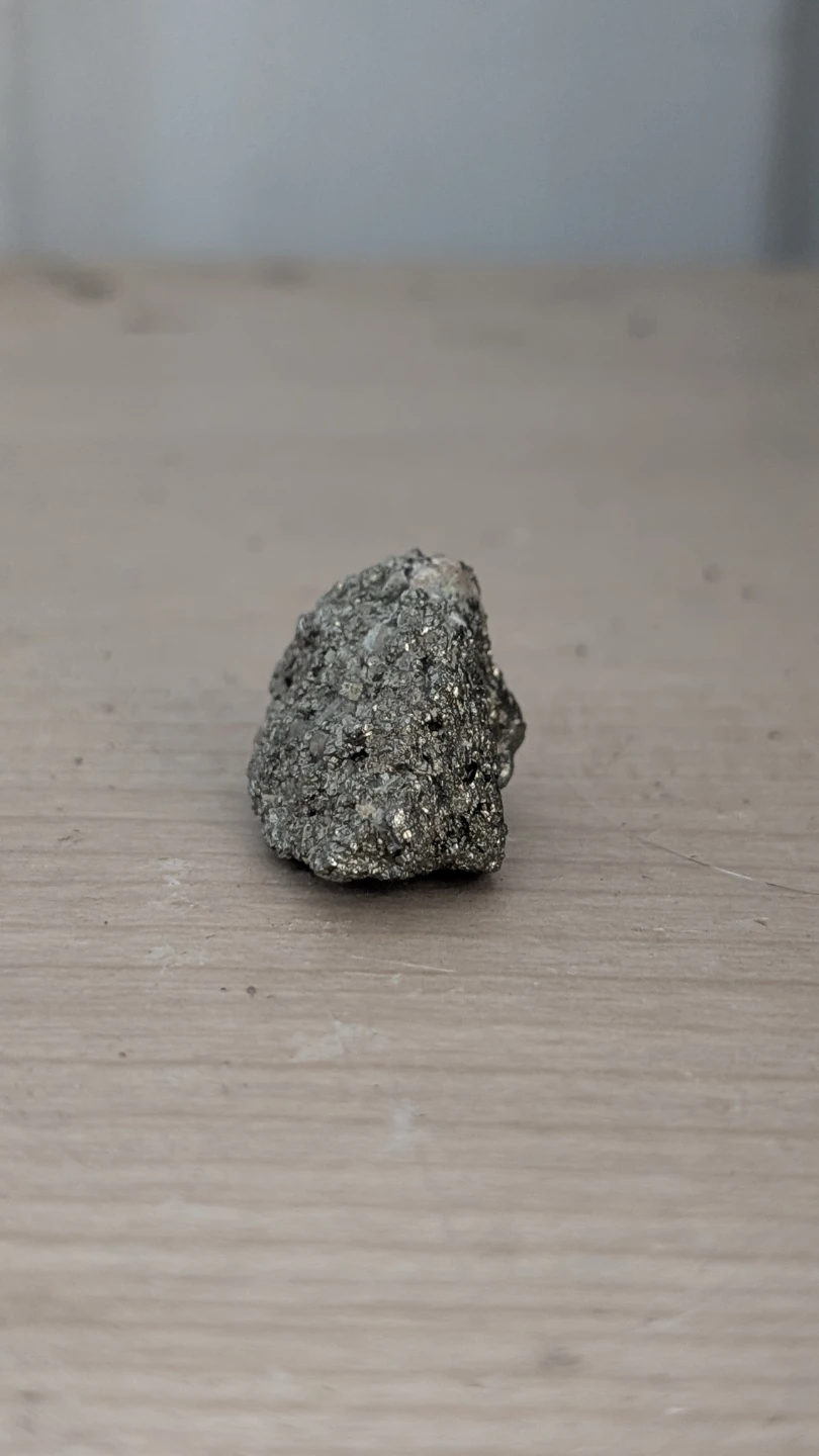 Mined rock from Northwest territories area ⭐⛏️⚜️ - photo 5
