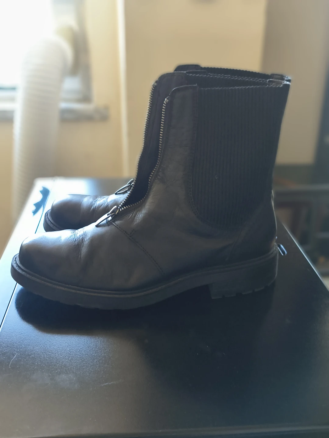 Clarks Black Leather Zip Boots - photo 2
