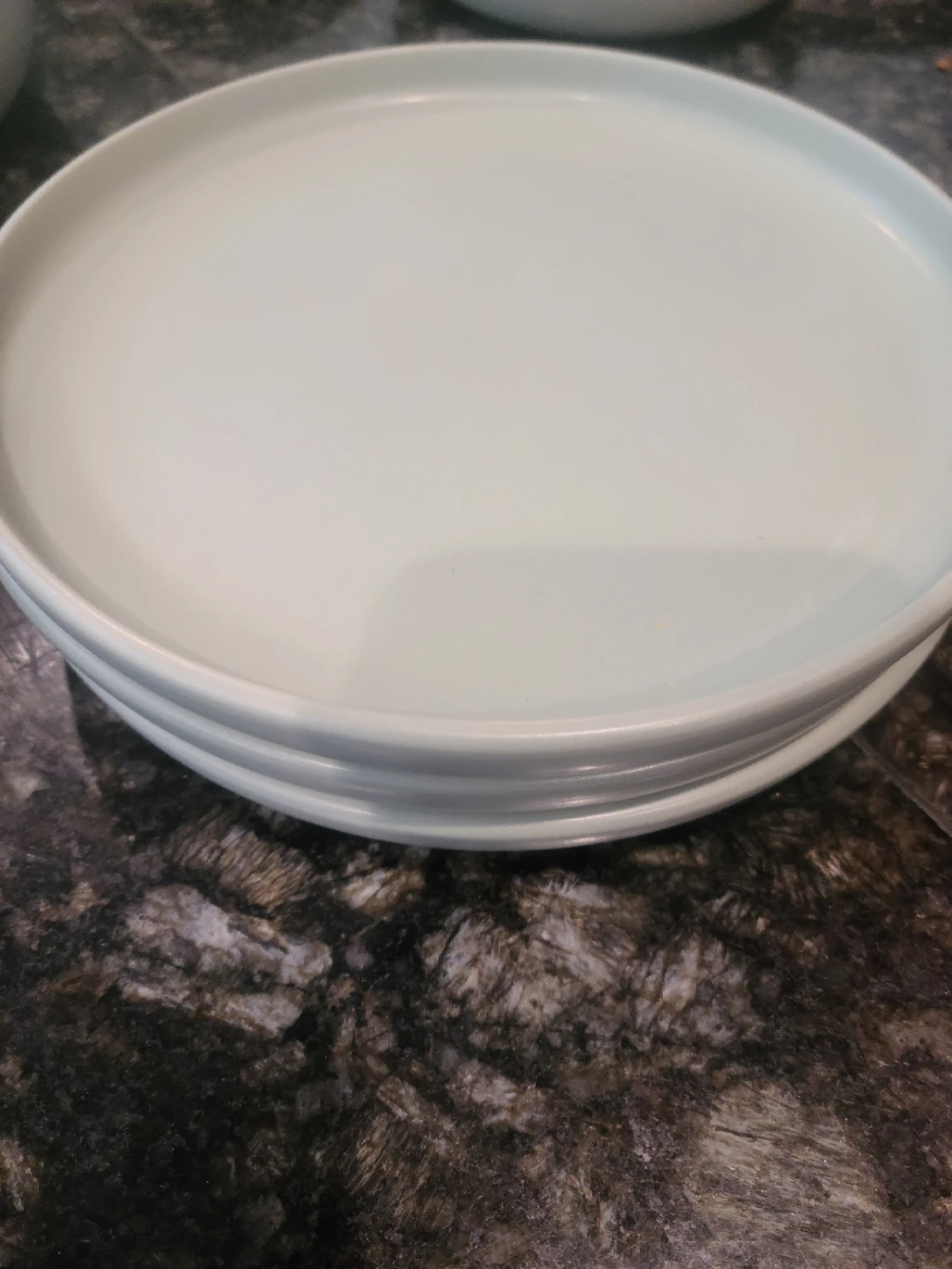 Set of 3 Light Green Stoneware Bowls and Plates - photo 5