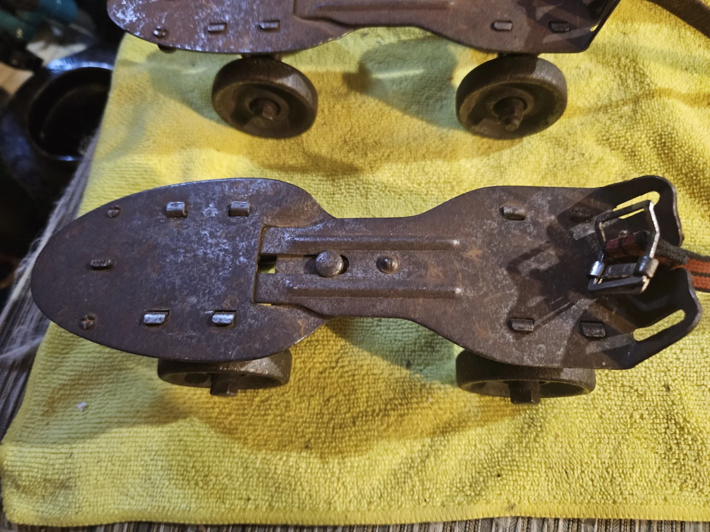 Vintage Metal Roller Skates - photo 4