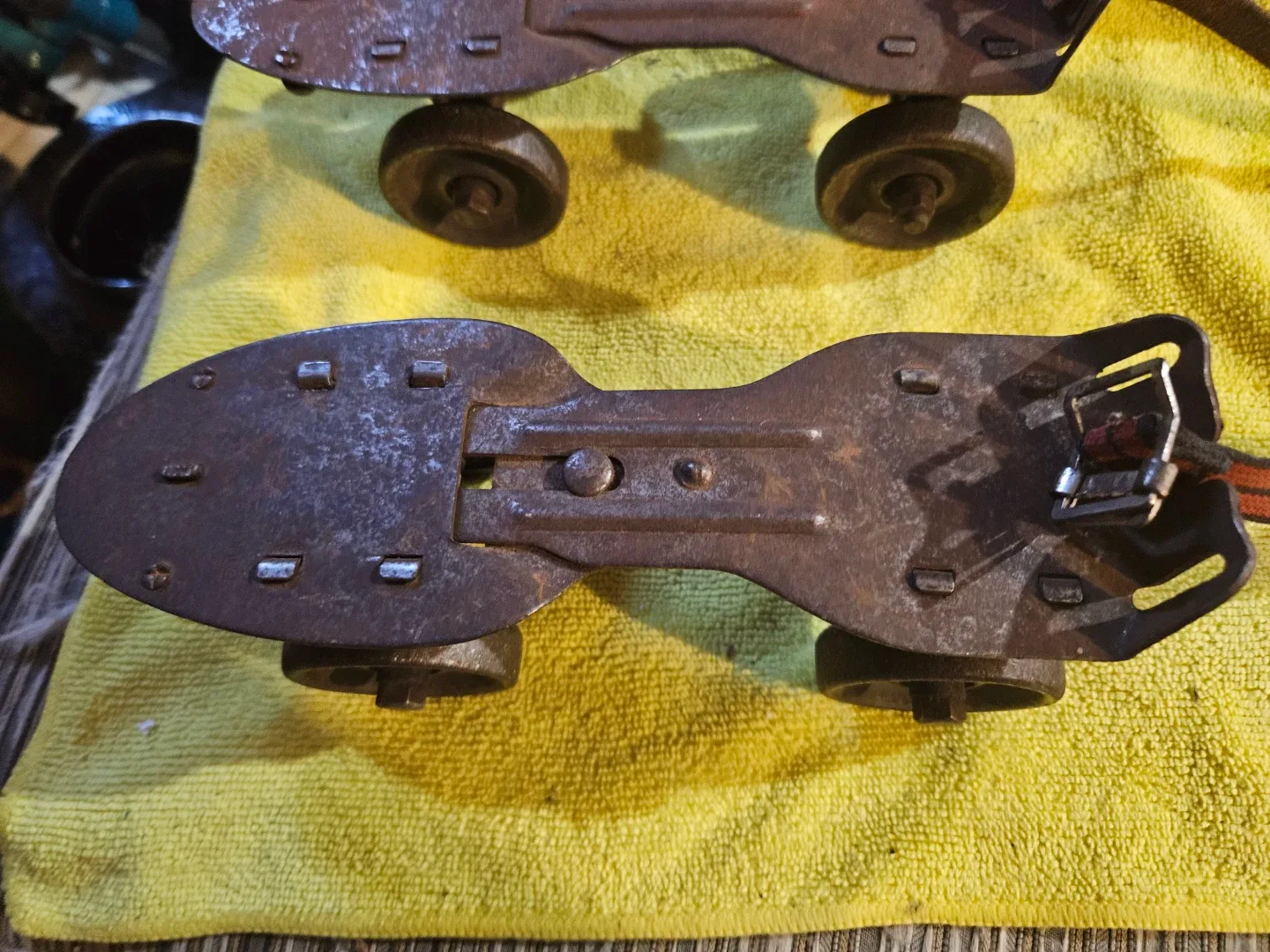 Vintage Metal Roller Skates - photo 4