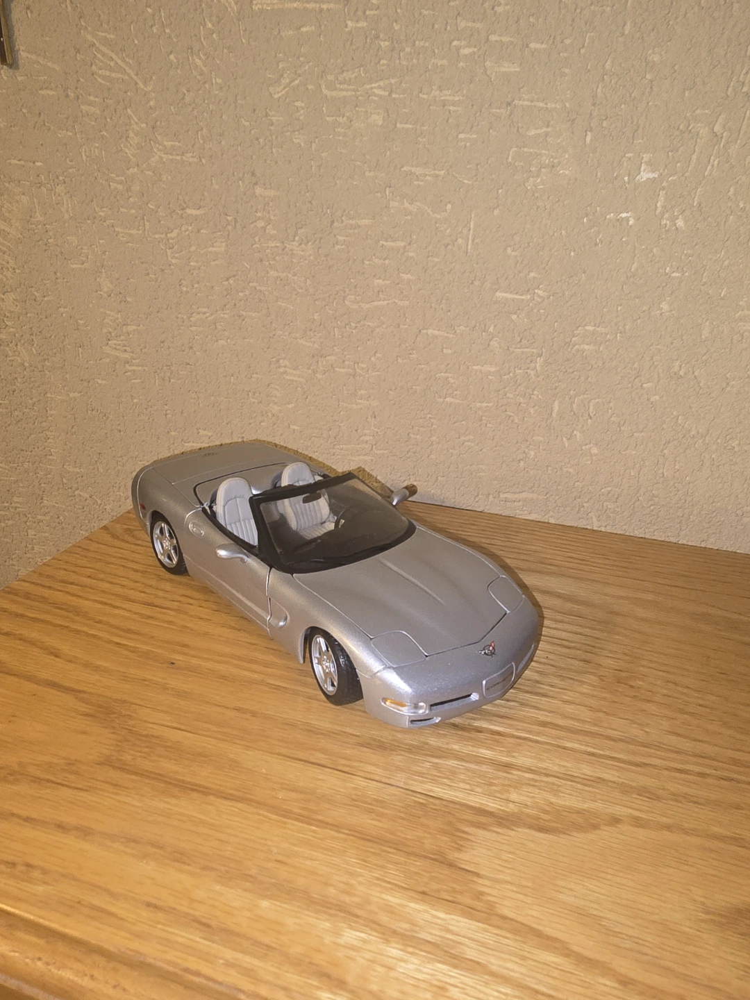 1:18 Silver Corvette Convertible