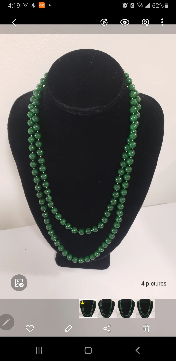 Like new Women's Pearl Green Beaded Necklace