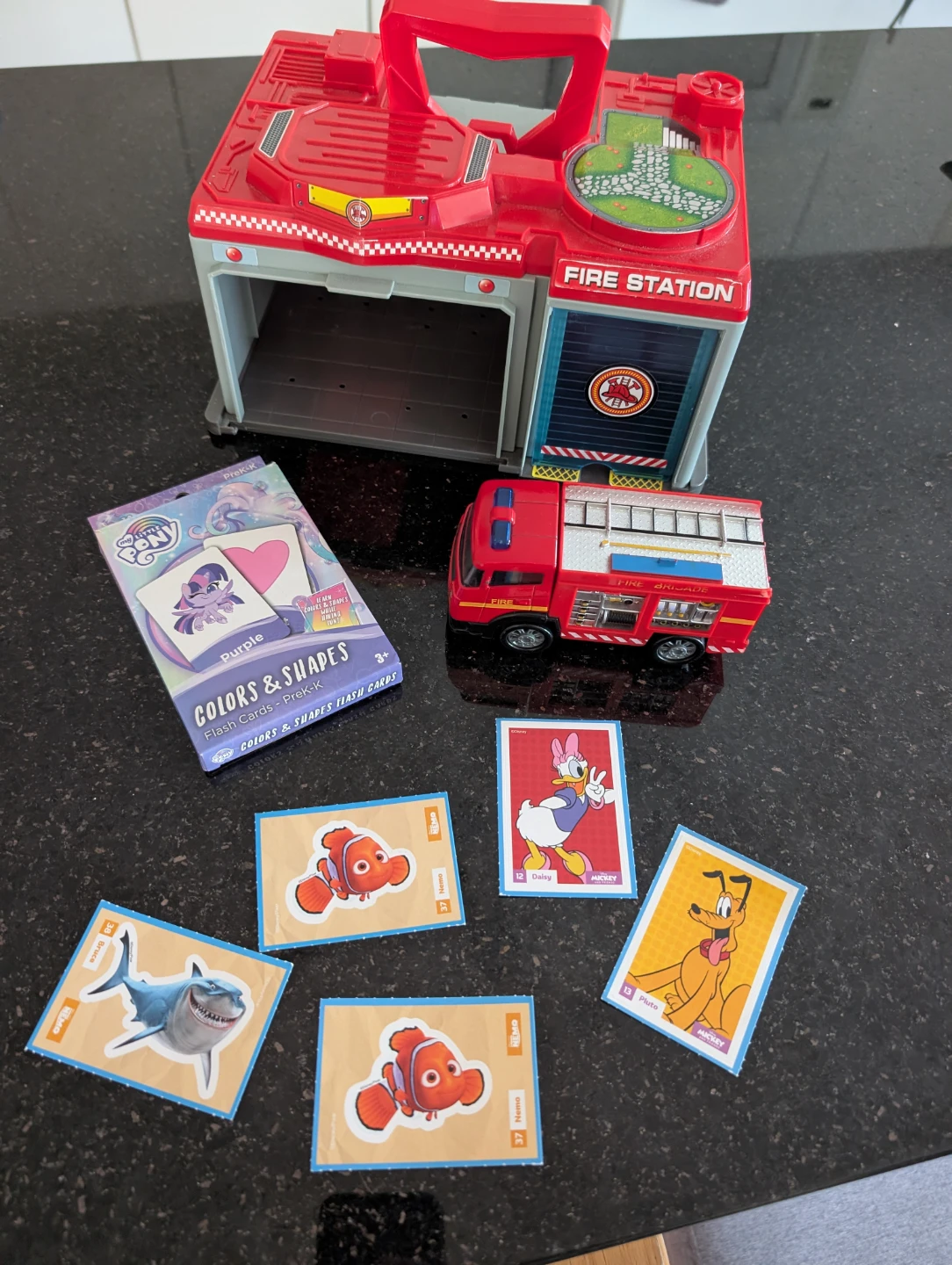 Toy Fire Station with Fire Truck with cart - photo 2