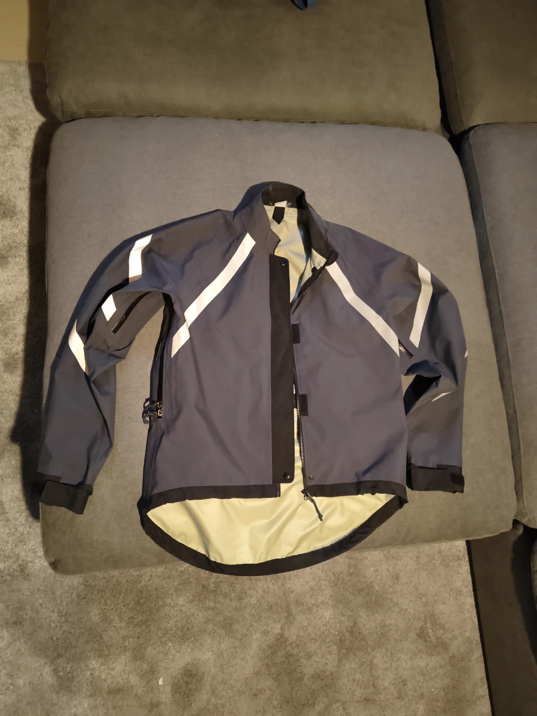MEC Gore-Tech Women's Jacket, Size Medium - photo 2
