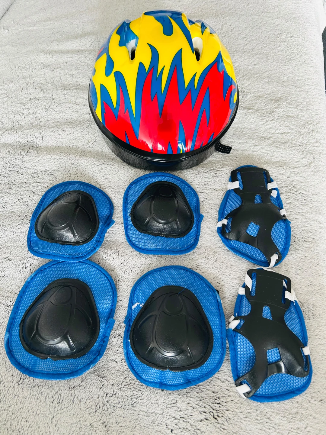 Kids Helmet and Pad Set - photo 4