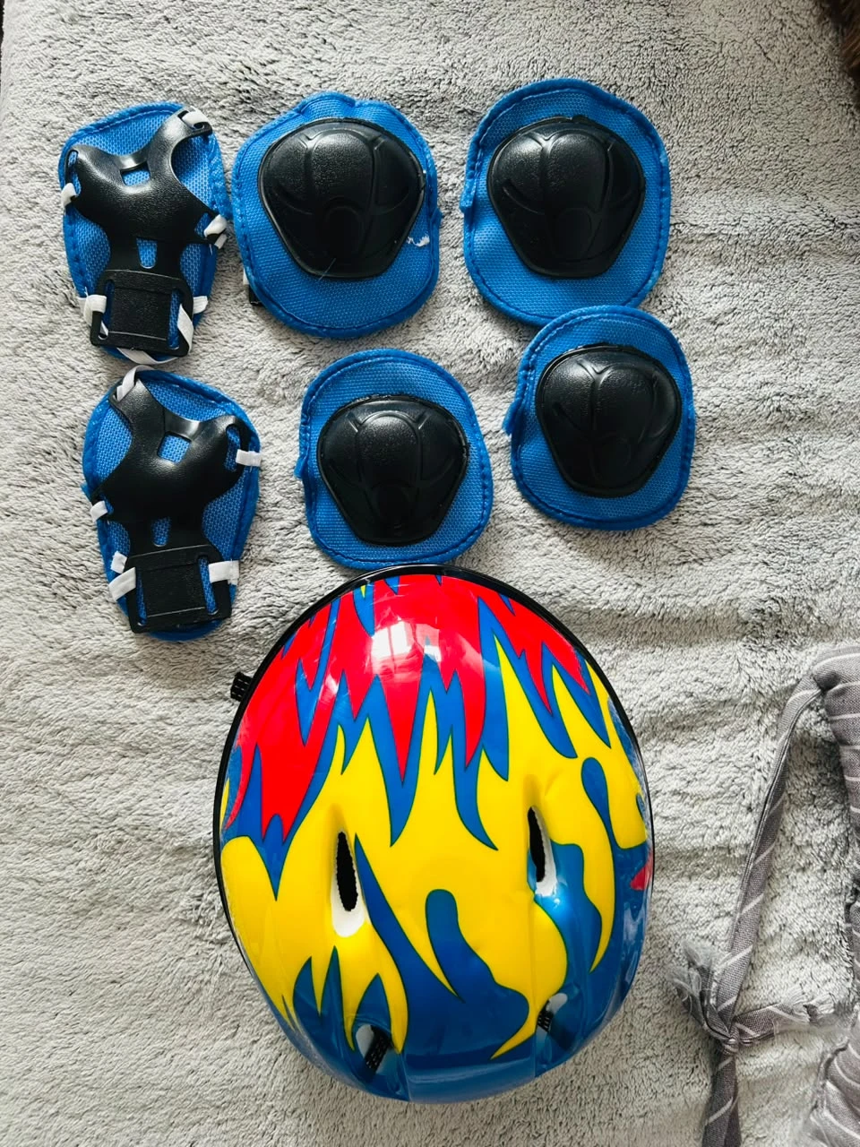 Kids Helmet and Pad Set - photo 5