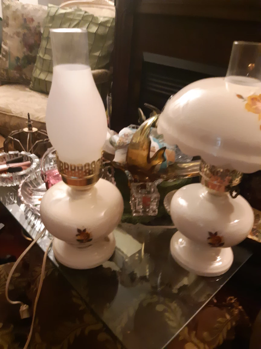 Pair of Vintage Ceramic Table Lamps with Floral Design - photo 2