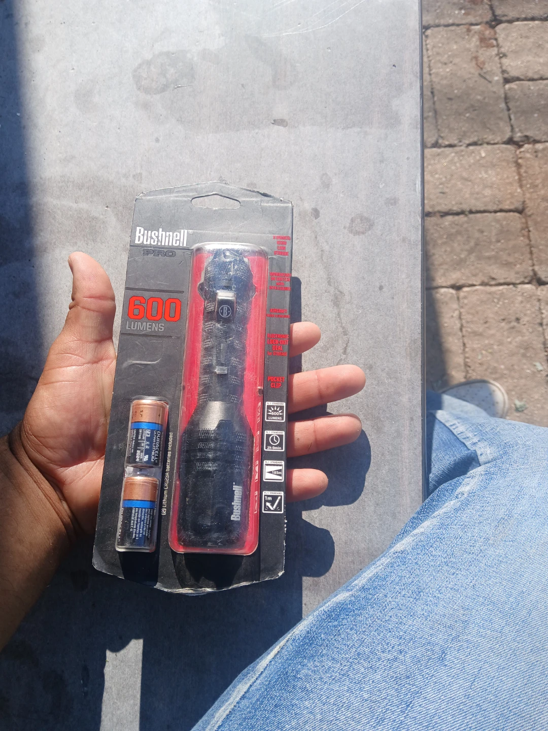 Bushnell 600 Lumens Flashlight with Pro 1800L Batteries