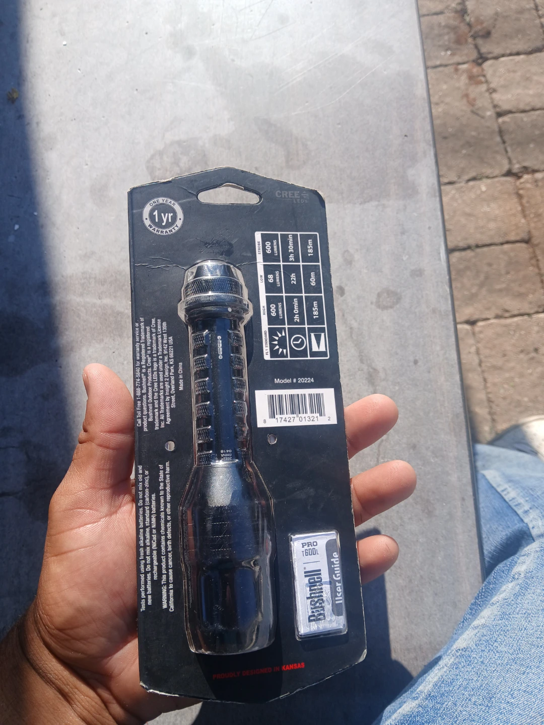 Bushnell 600 Lumens Flashlight with Pro 1800L Batteries - photo 2