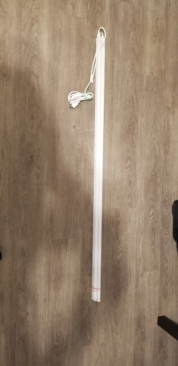 2 × White Fluorescent Light Tube with Cord