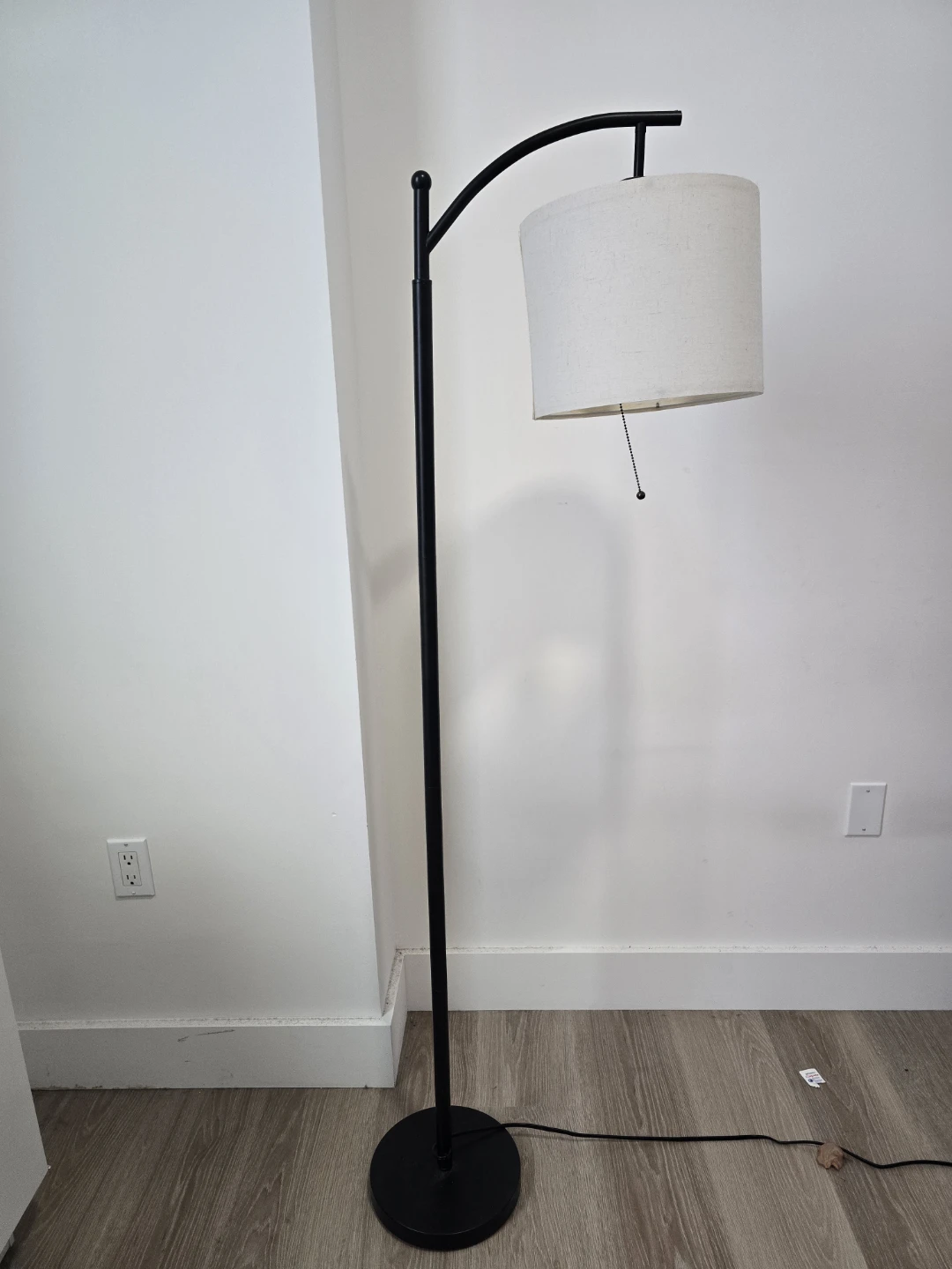 Modern Floor Lamp – Excellent Condition