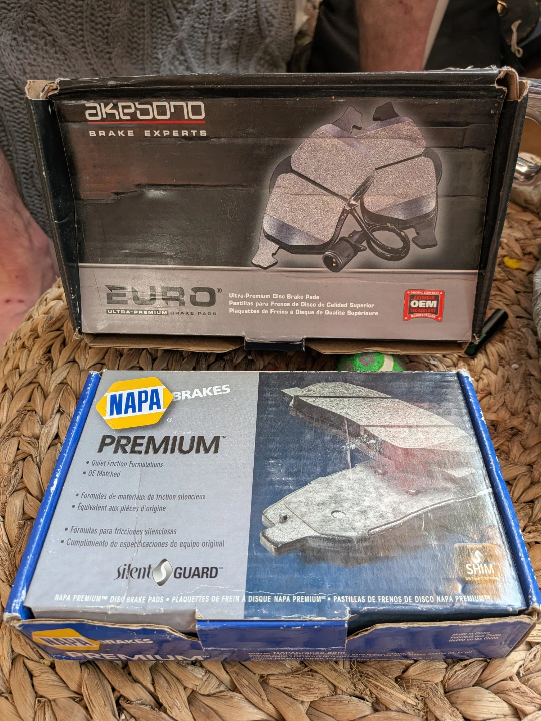 Akebono EURO Ultra-Premium Disc Brake Pads & NAPA BRAKES PREMIUM