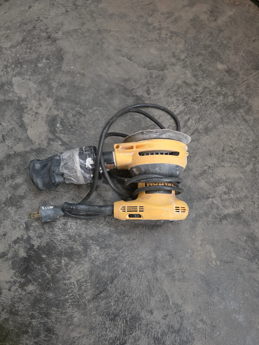 DEWALT Orbital Sander - photo 2