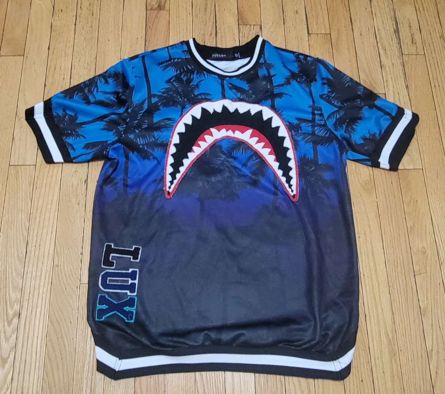 Hudson Outwear Shark Graphic T-Shirt size  XL