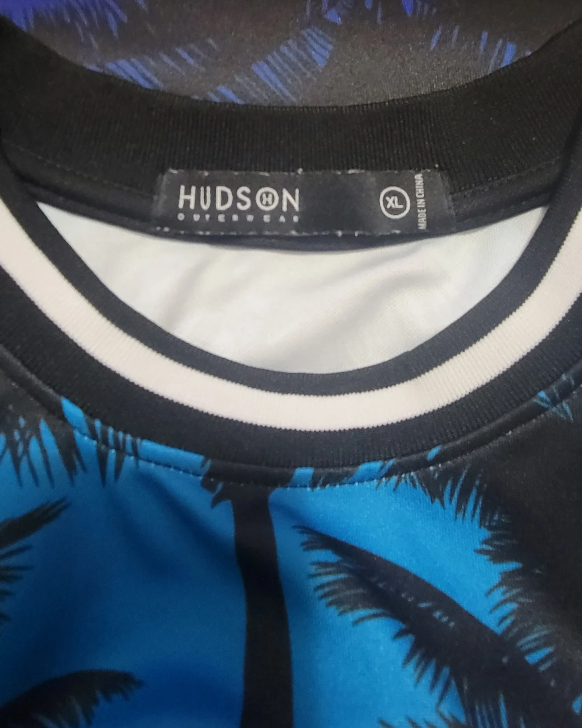Hudson Outwear Shark Graphic T-Shirt size  XL - photo 2