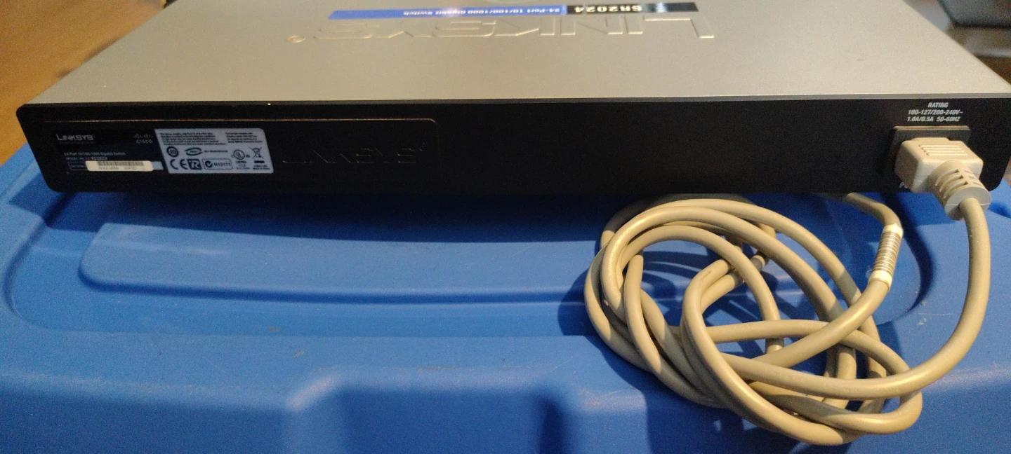 Linksys SR2024 24-Port Gigabit Network Switch - photo 3