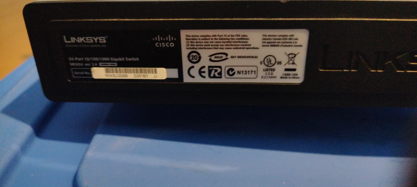 Linksys SR2024 24-Port Gigabit Network Switch - photo 4