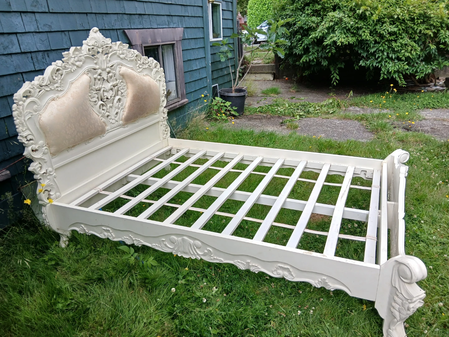 Beautiful Antique Wooden Bed Frame - photo 2