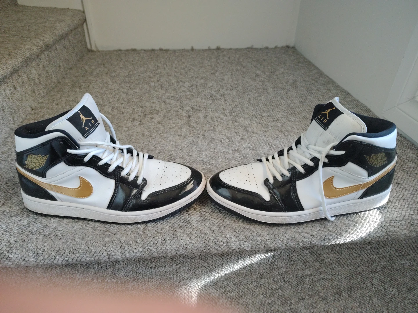 Air Jordan 1 Mid SE 'Light Smoke Grey Gold' - photo 5