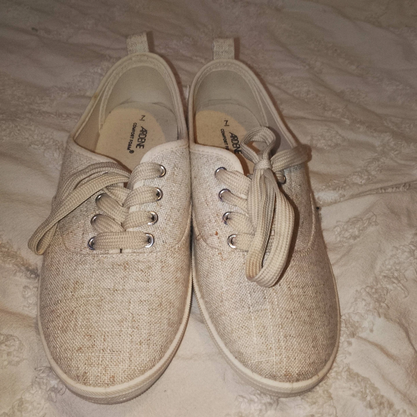 Ardene Comfort Foam Sneakers sz 7