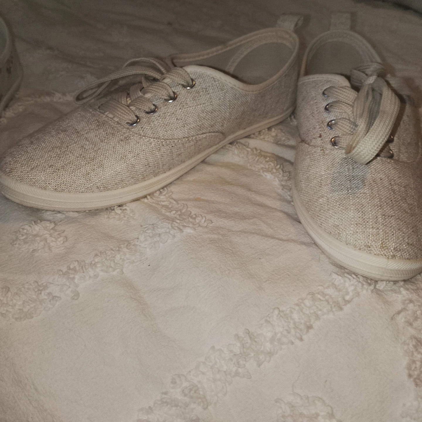 Ardene Comfort Foam Sneakers sz 7 - photo 4
