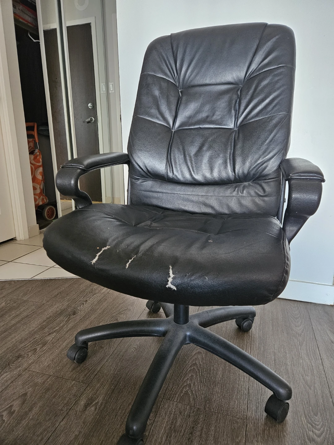 Black office chair