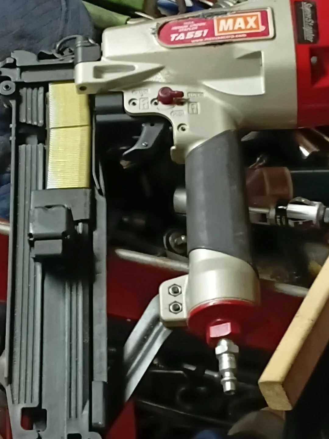 MAX T50 Pneumatic Stapler