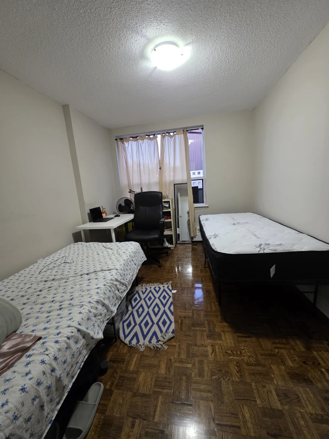 Female Room For Rent