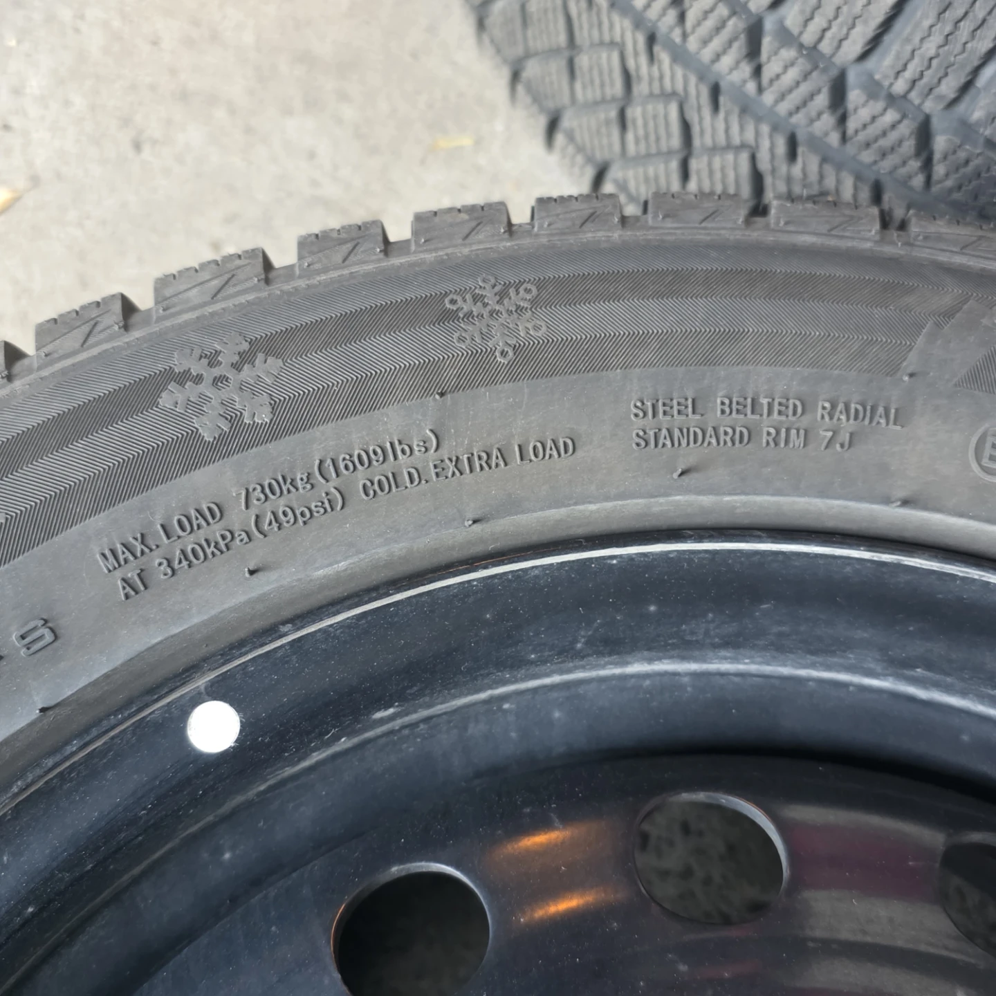 Winter HD687 Tires with Rims - 215/55R16 - photo 3