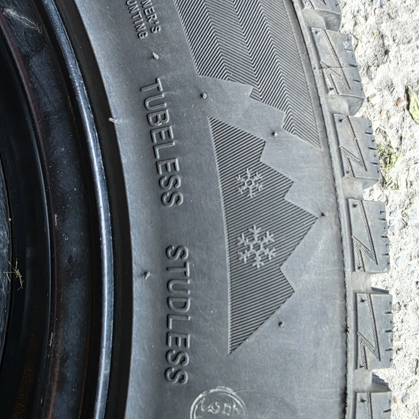 Winter HD687 Tires with Rims - 215/55R16 - photo 4