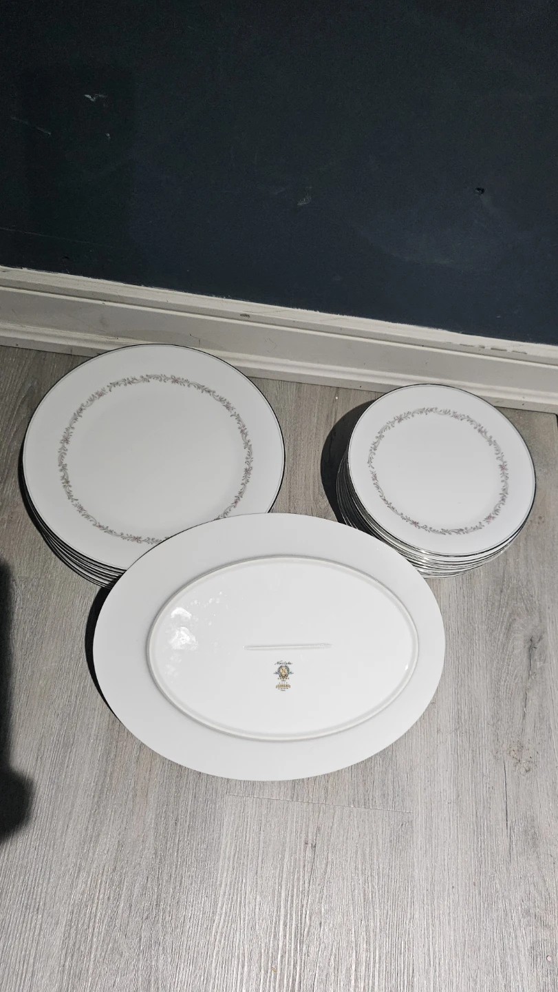 Noritake Sakura Fine China Dinnerware Set - photo 3