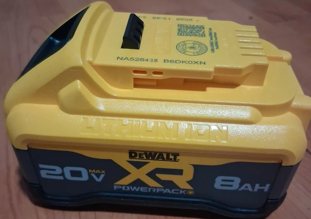 DeWalt 20V MAX XR 8Ah Lithium-Ion Powerpack Battery - photo 4