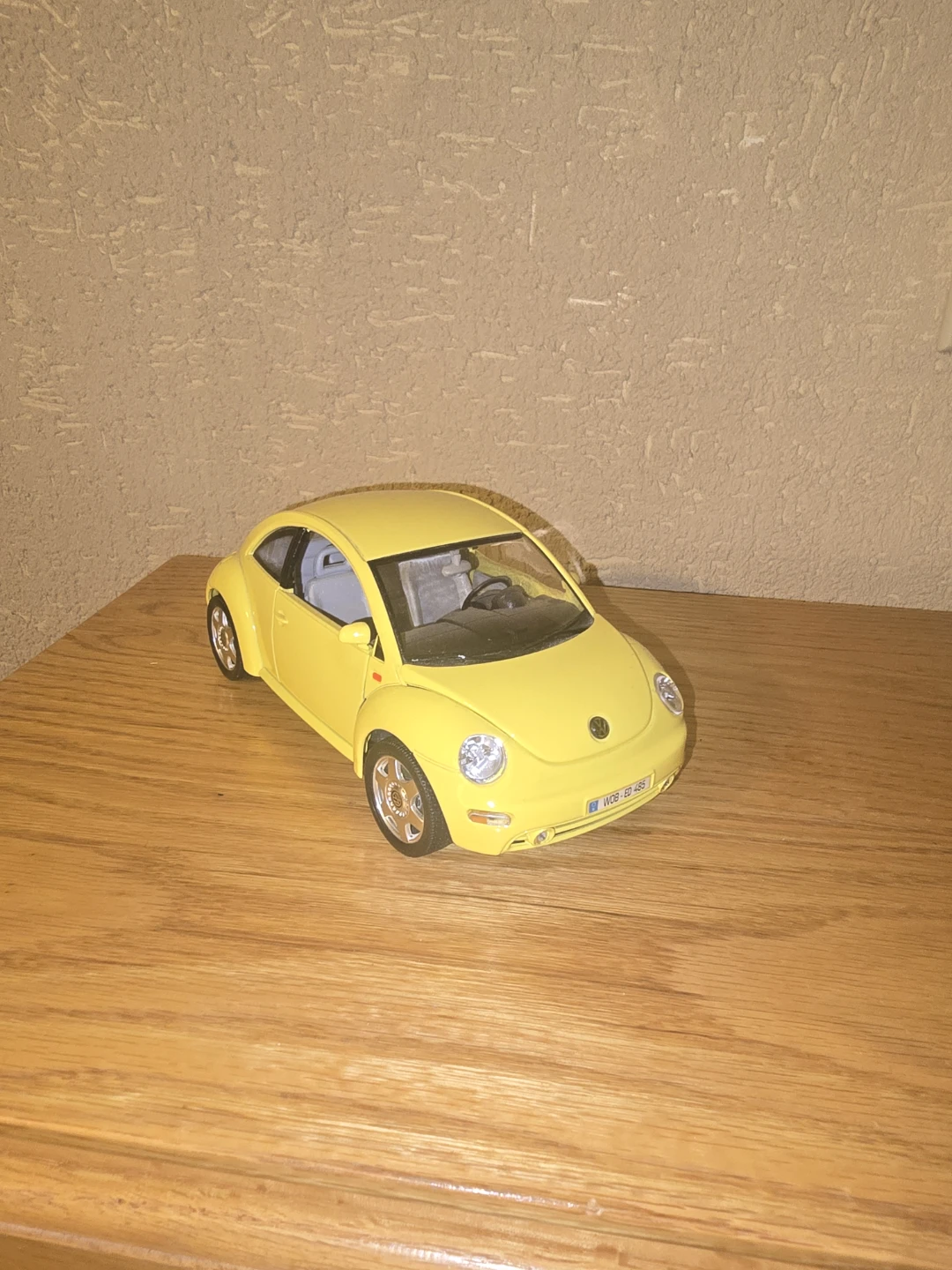 1:18 Yellow Volkswagen Beetle