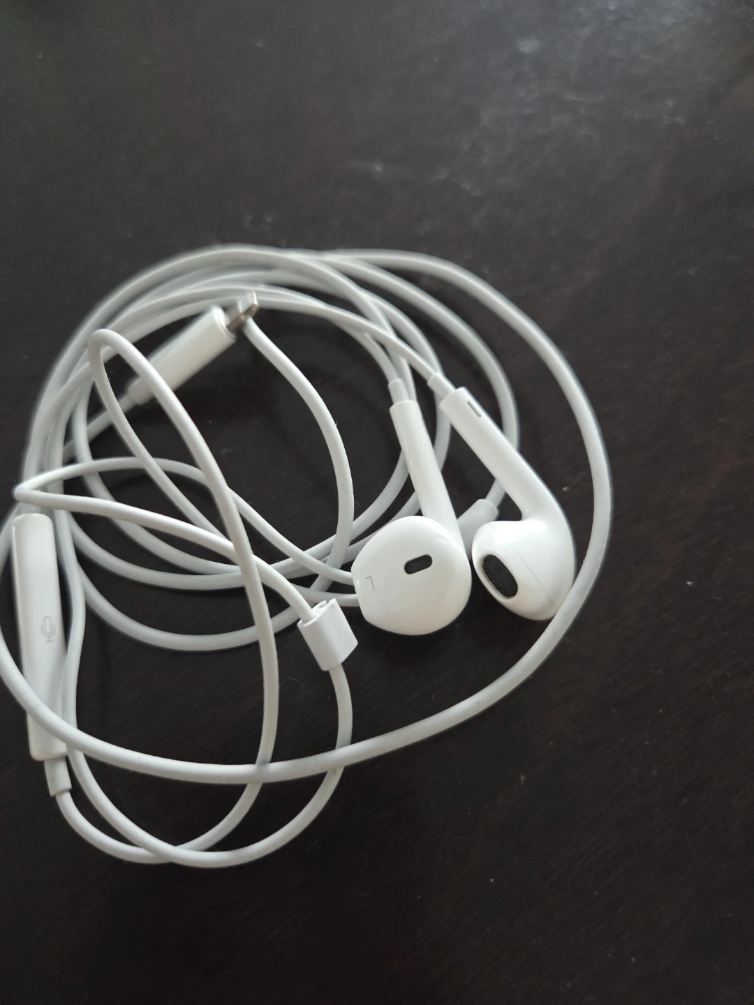White EarPods with Lightning connector