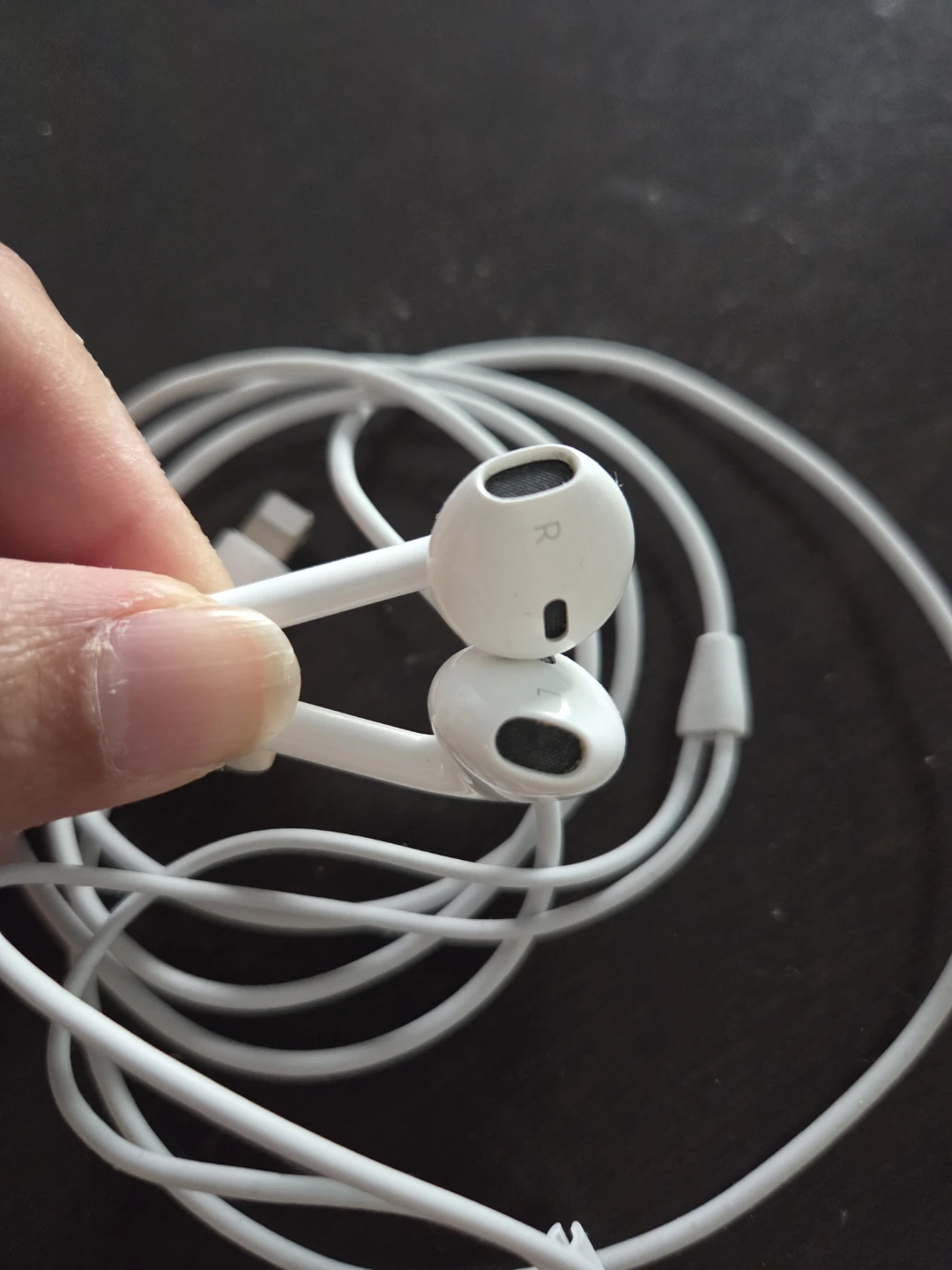 White EarPods with Lightning connector - photo 2