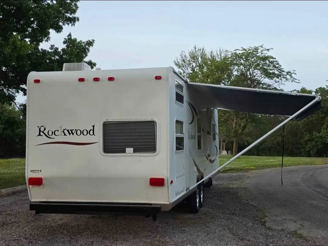 2007 Rockwood 27 Foot Camper/Bunkhouse Trailer - photo 2