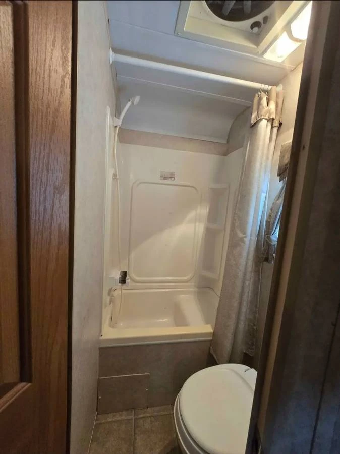 2007 Rockwood 27 Foot Camper/Bunkhouse Trailer - photo 4
