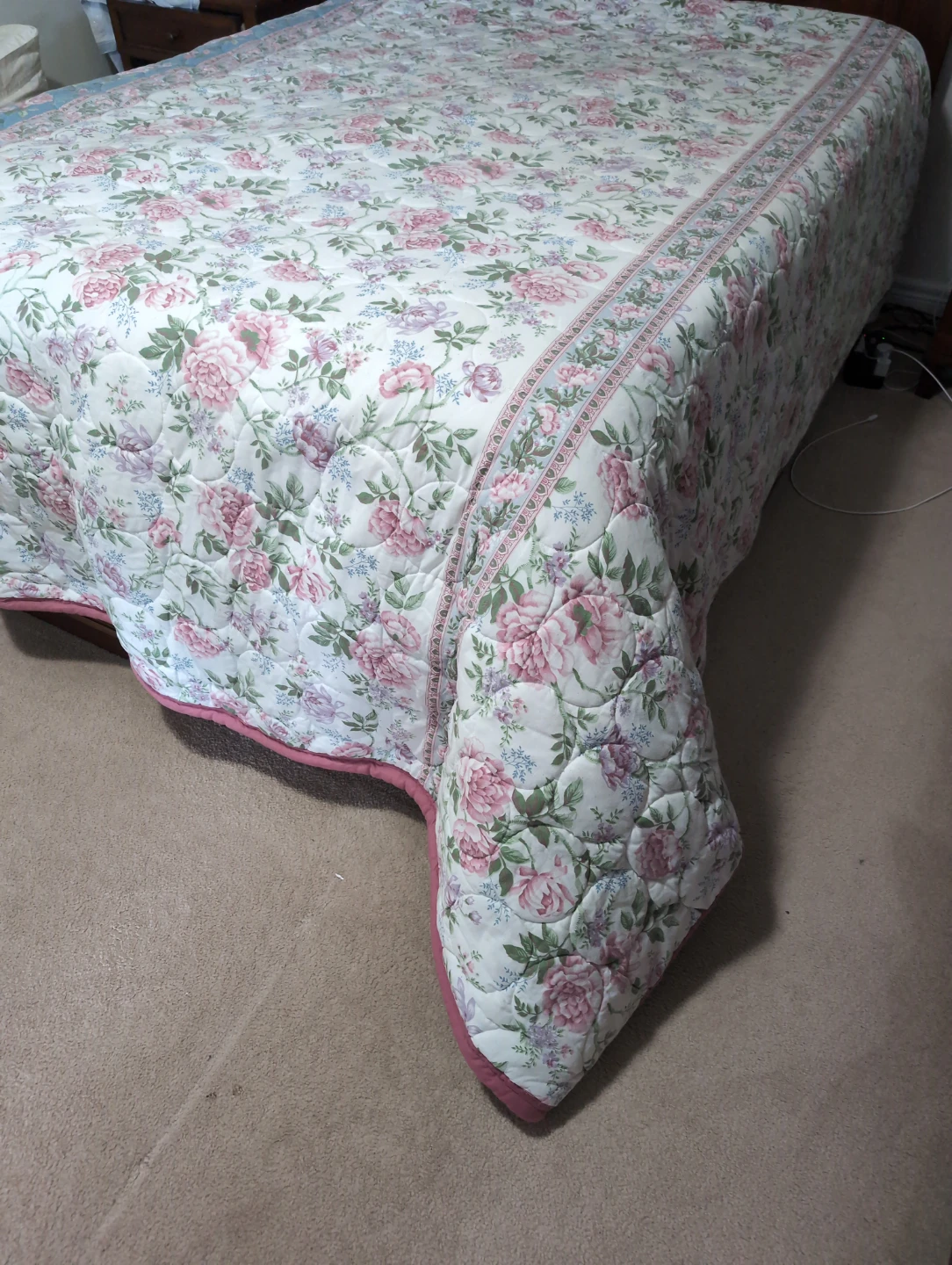Reversible Floral Quilt Bedspread - photo 5