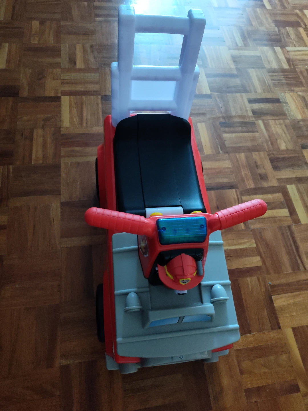 Ride-On Fire Truck Toy - photo 2