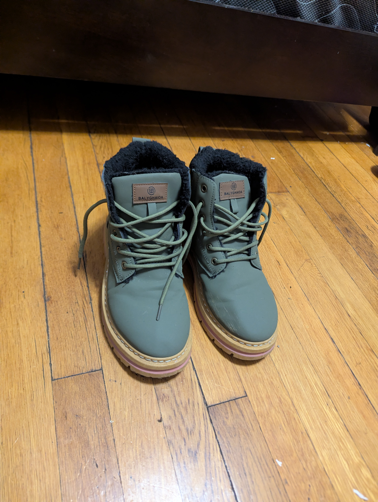 Green Lace-Up Boots with Fur Lining
