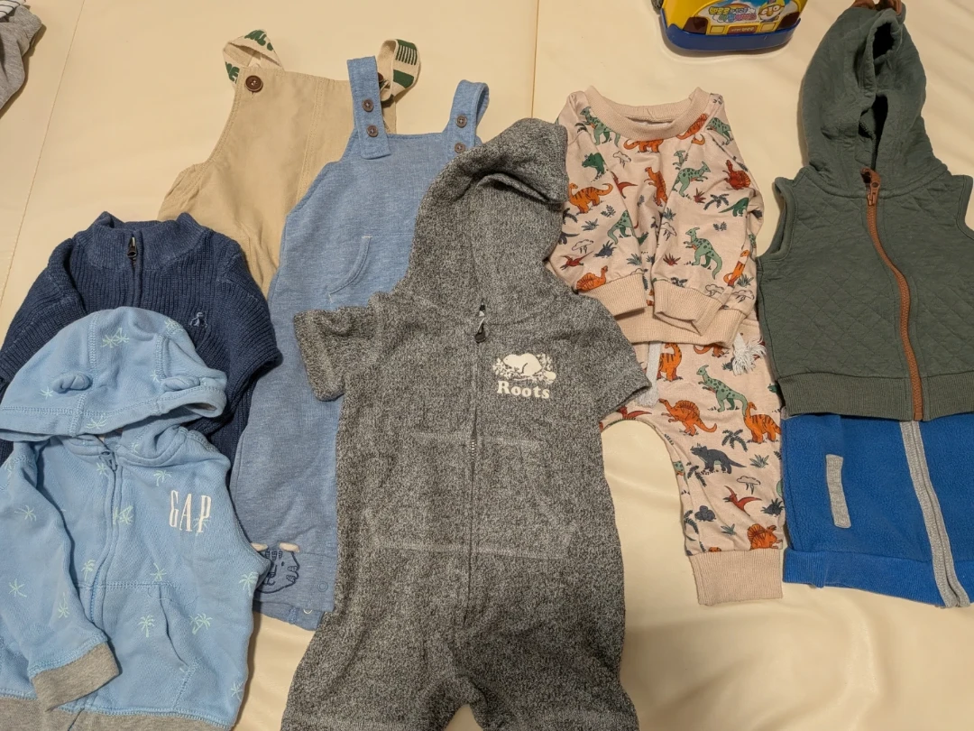 Bundle of Baby Clothes - Gap, Roots, Carter's(6-12 months) - photo 2