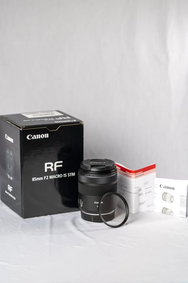 Canon RF 85mm f2 Macro IS STM