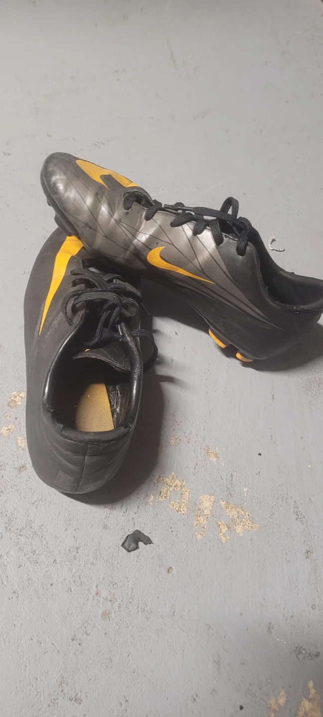 Nike Soccer Cleats - photo 2