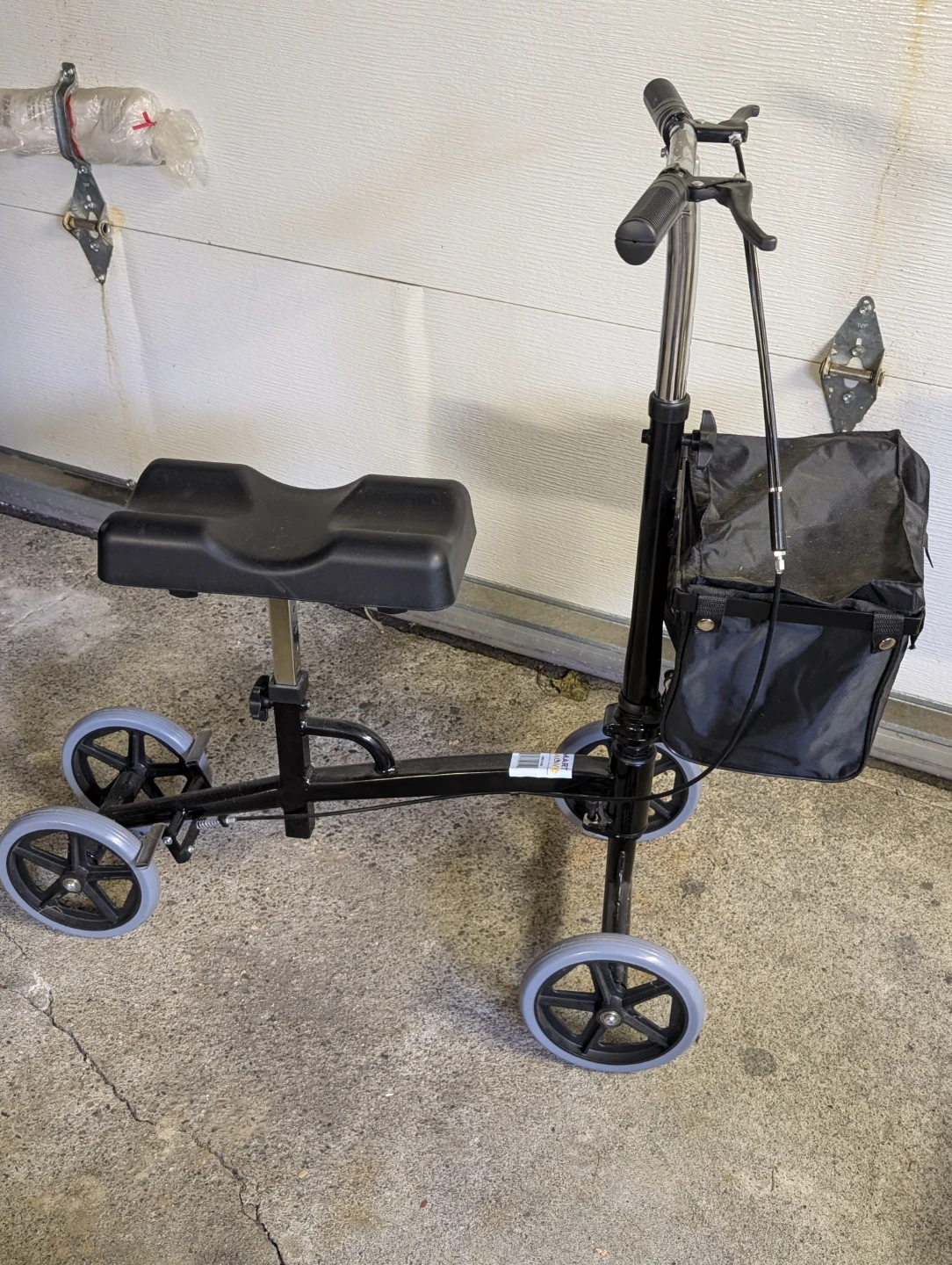 Knee scooter