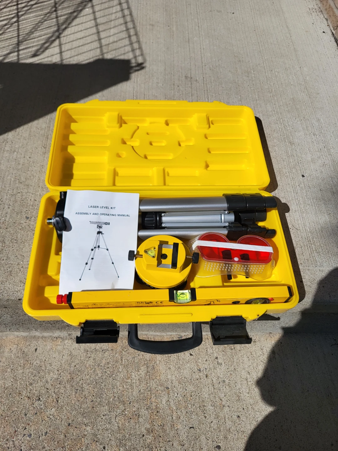 QTG Laser Level Kit with Tripod and Case